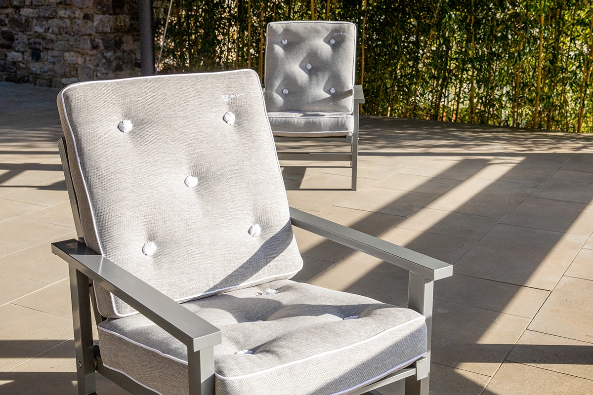 Fåtölj 05 grå aluminium - med dyna