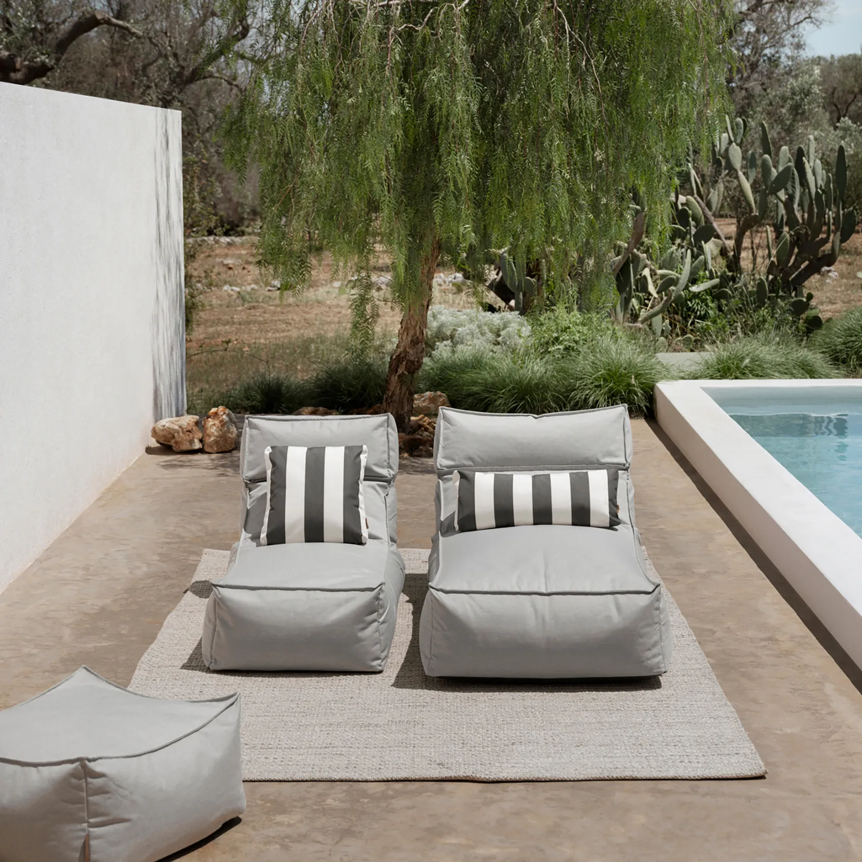 Stay kudde svart/vit 70x30 cm