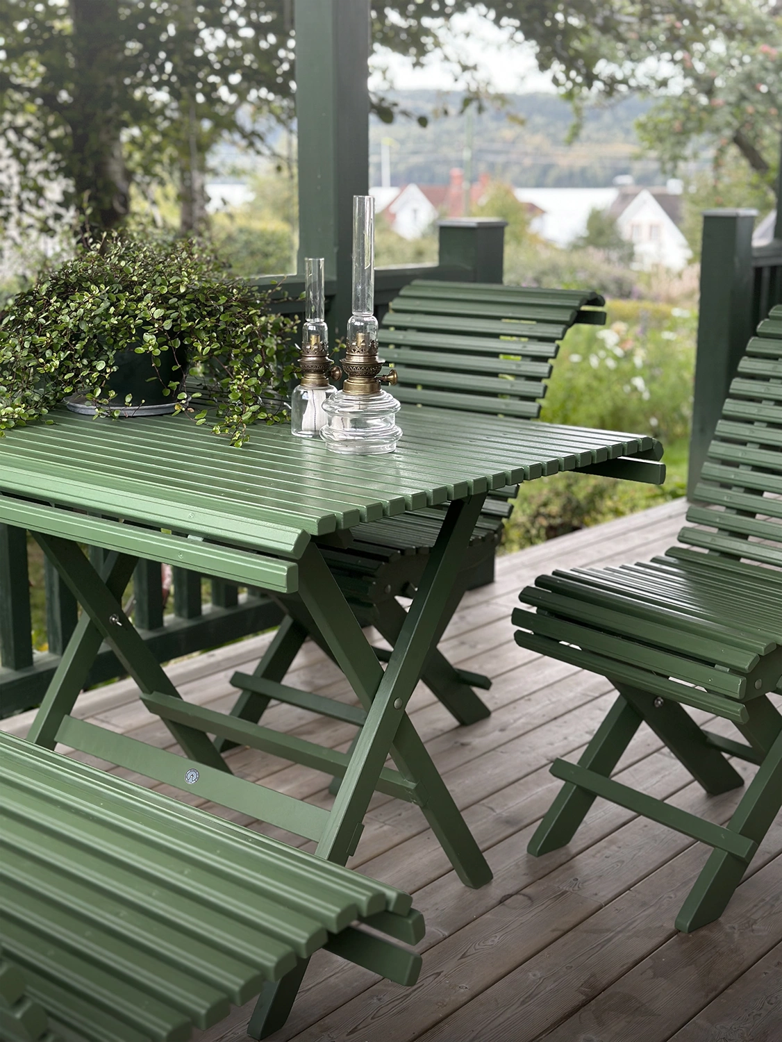 Sundborn bord skogsgrön 125x80 cm