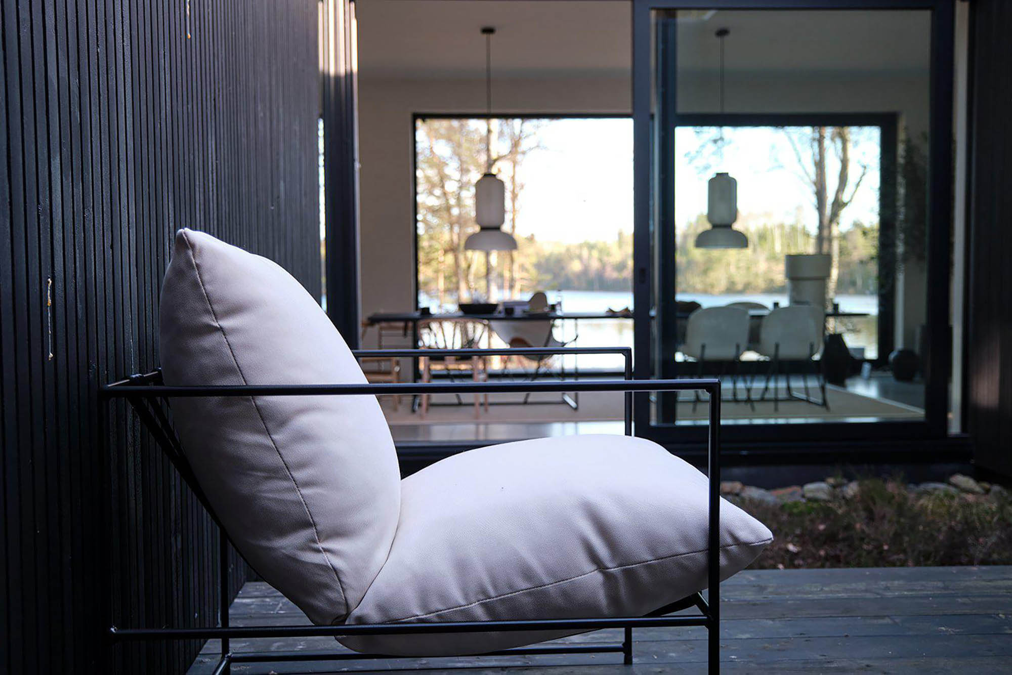 Wikholm Form Cannes fåtölj sandmelerad inkl. dyna