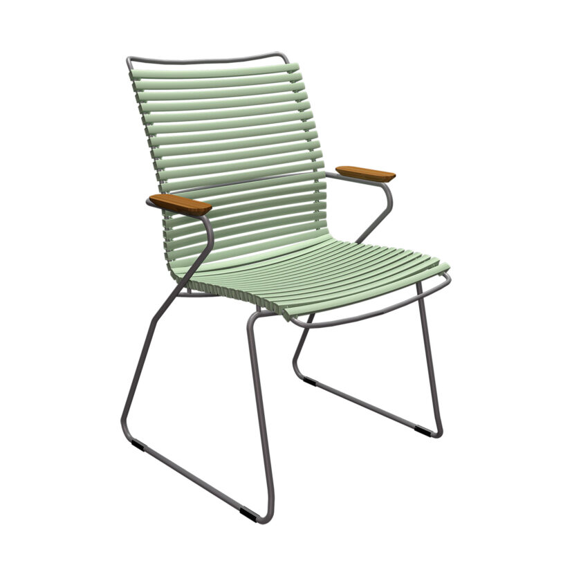Click karmstol med hög rygg, här i färgen dusty green.