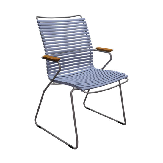 Click karmstol med hög rygg, här i färgen pigeon blue