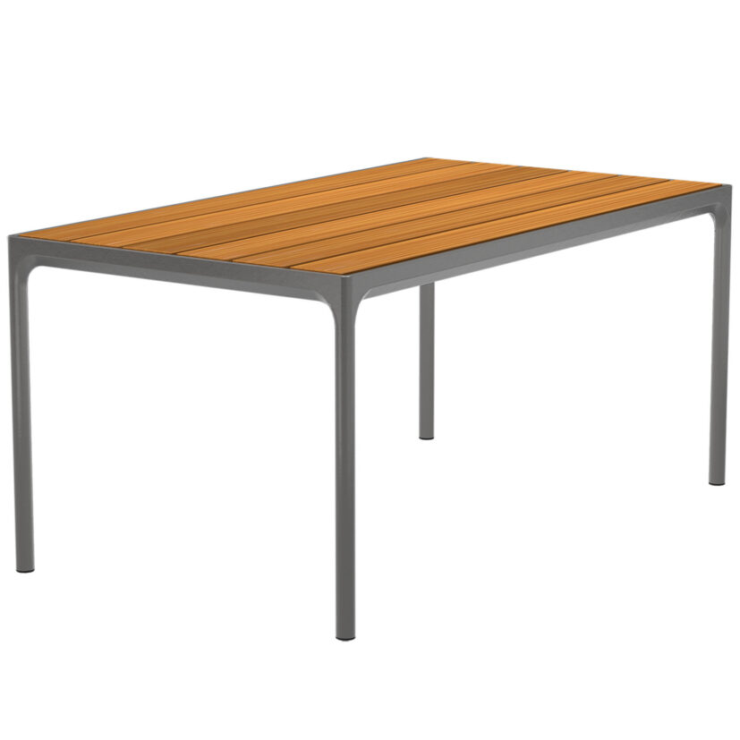Four matbord i storleken 160x90 cm med svart stativ och bordsskiva i bambu.