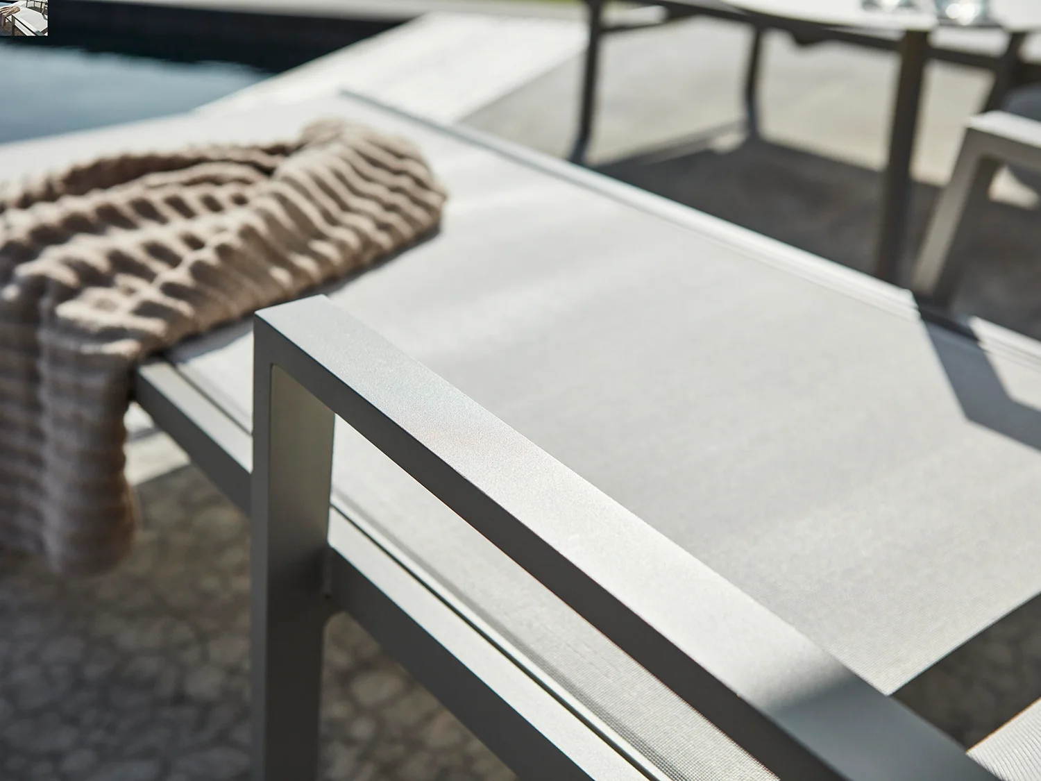 Leone solsäng Khaki/offwhite