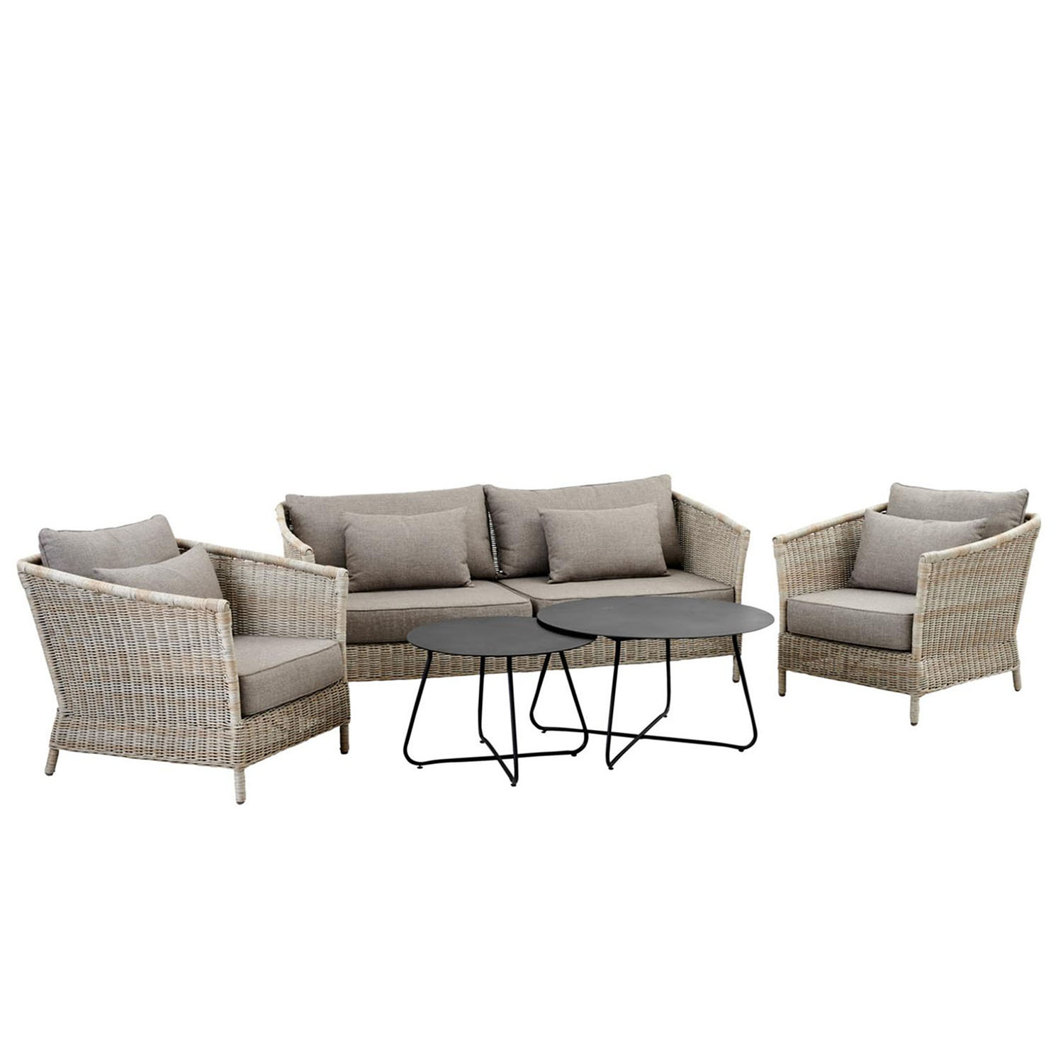 Djup, mjuk och elegant är denna fåtölj – här vill du slå dig ner. Höga armstöd och en...