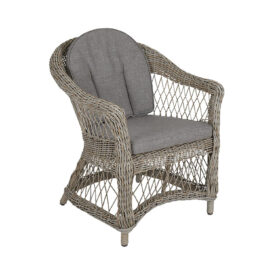 En klassiker som känns hemma överallt. Naturfärgad konstrotting med öppen vävning och...