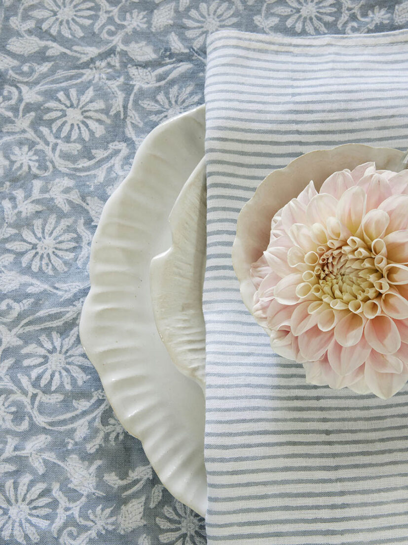 Bordsduk Margerita cashmere blue 150x230 cm