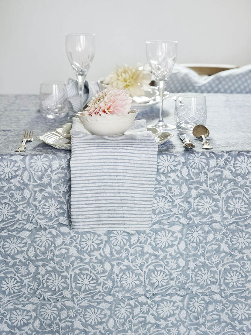 Bordsduk Margerita cashmere blue 150x230 cm