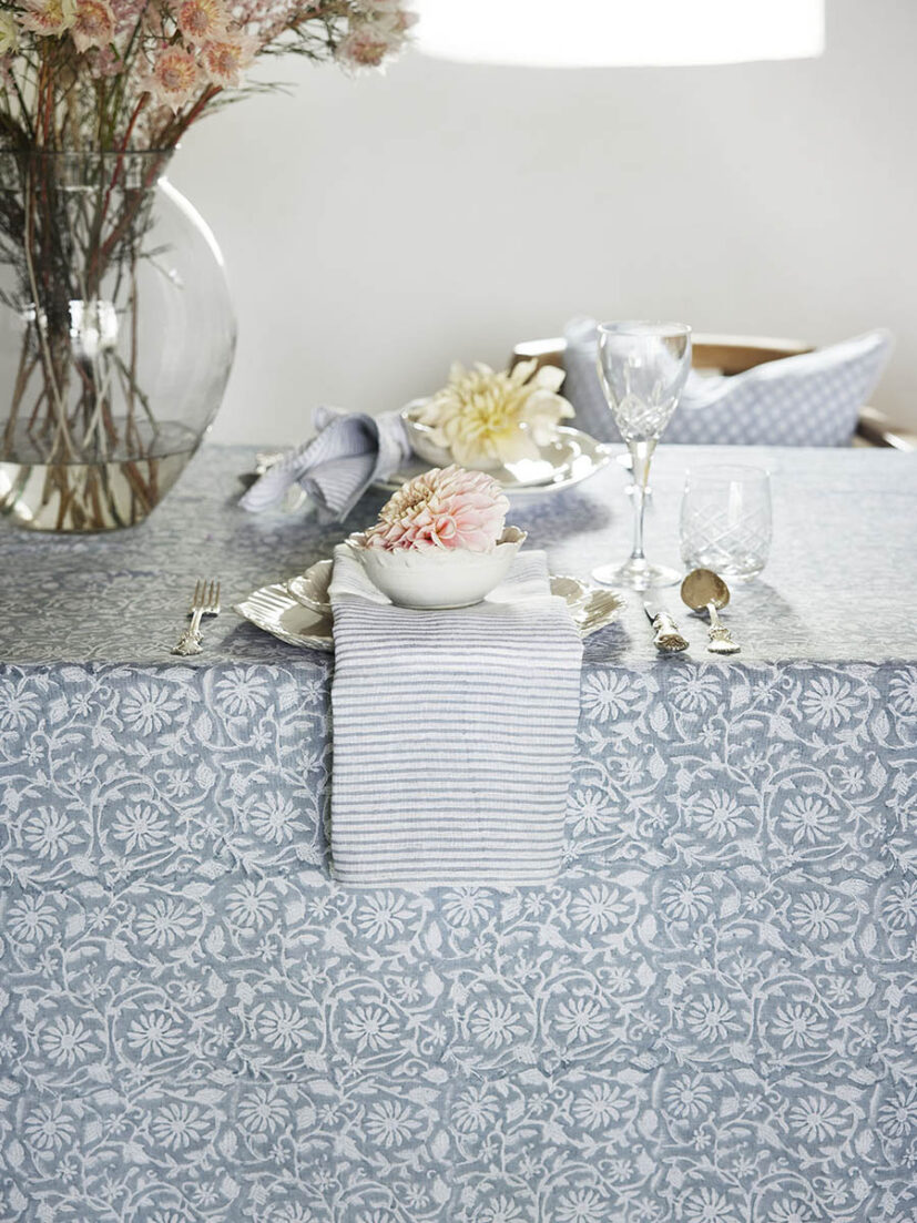 Bordsduk Margerita cashmere blue 150x230 cm