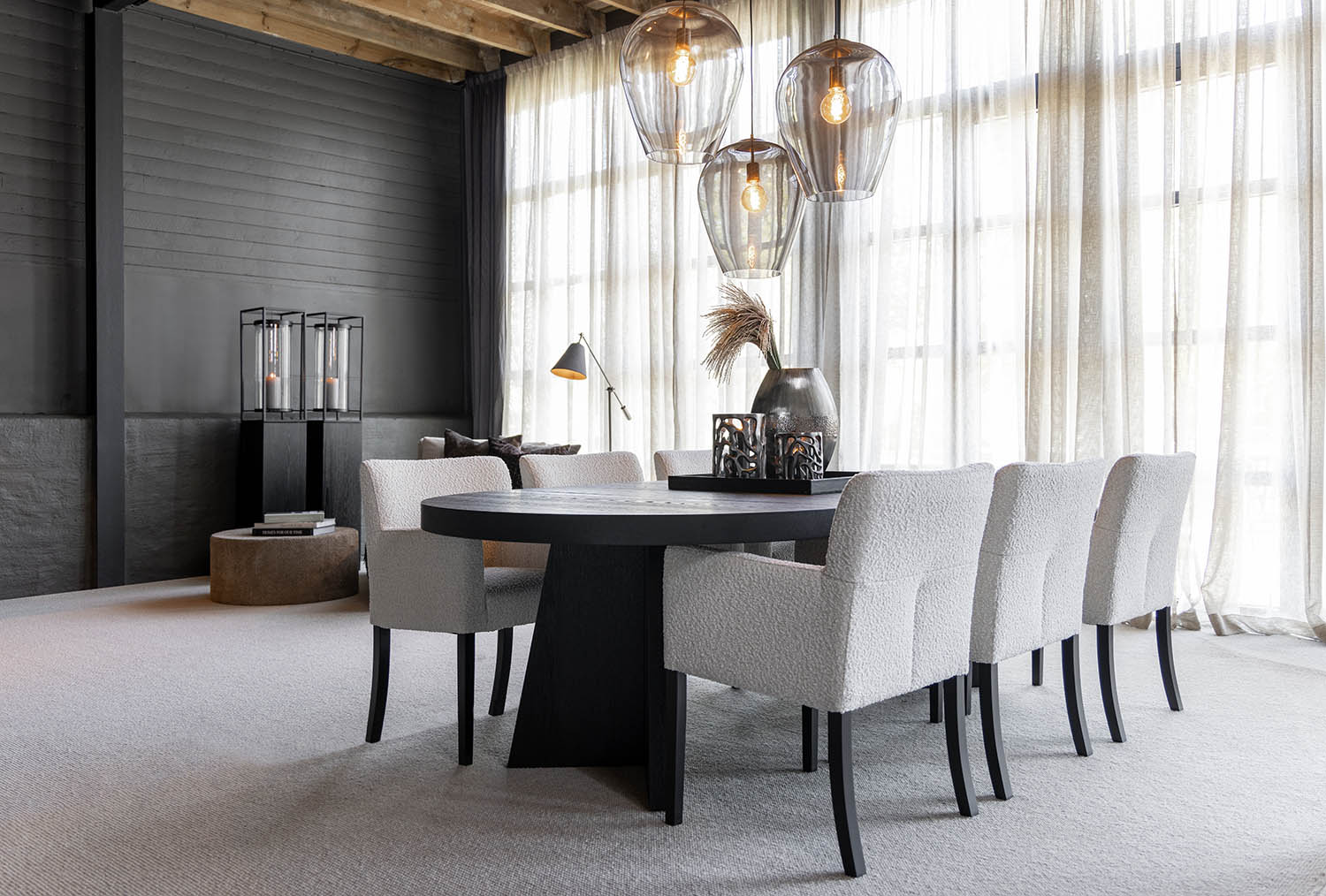 Armando vas oval svart nickel