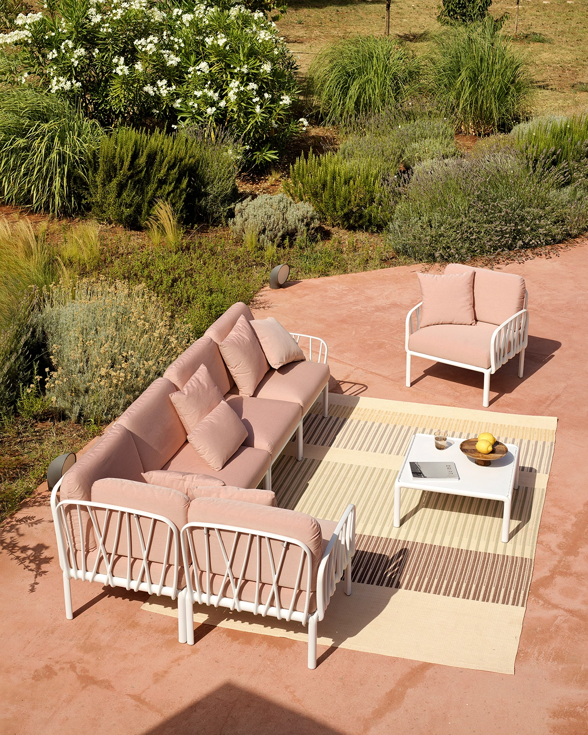 Komodo fåtölj vit/rosa