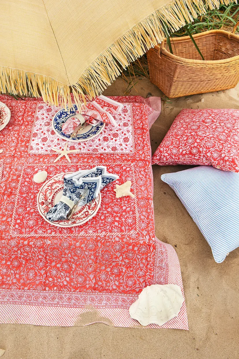 Bordsduk Margerita summer red 150x230 cm