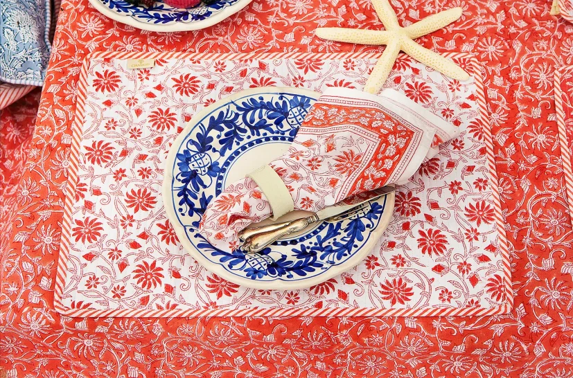 Bordsduk Margerita summer red 150x230 cm