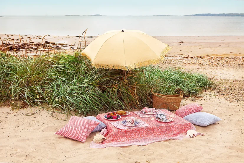 Bordsduk Margerita summer red 150x230 cm