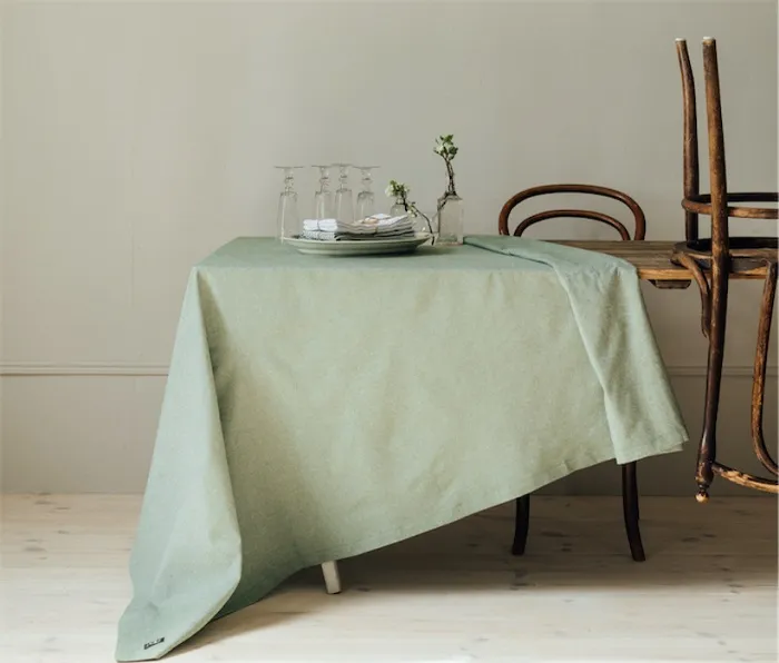 Hedvig bordsduk vaxad grön 140x240 cm