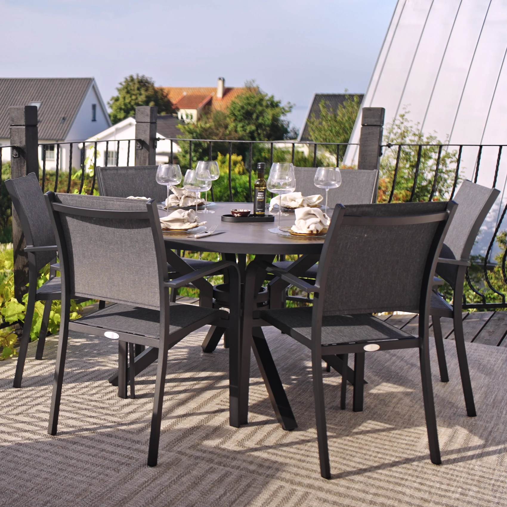 Hånger matgrupp svart - 6 stolar, Ø140 cm