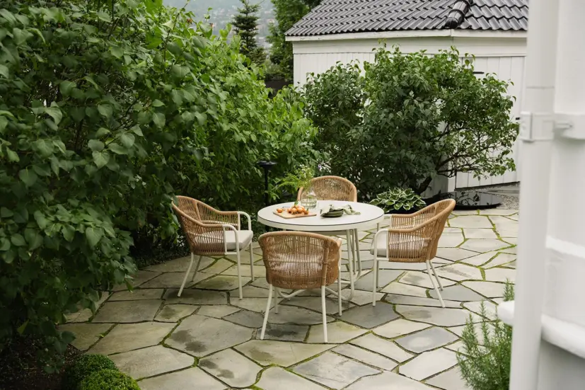 Olivia matgrupp cream/natur, 4 stolar Ø110 cm