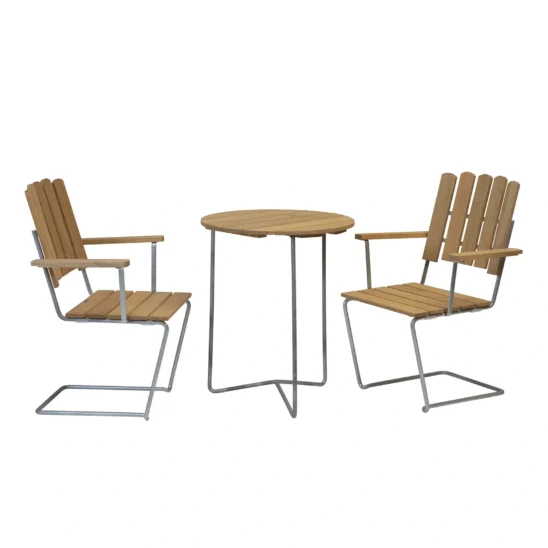 Cafégrupp med A2 och 68 i oljad ek med varmförzinkat stativ.