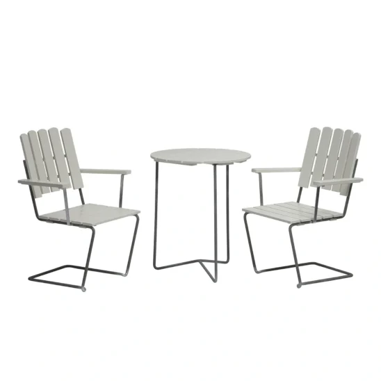 Cafégrupp med A2 och 68 i vitt med varmförzinkat stativ.