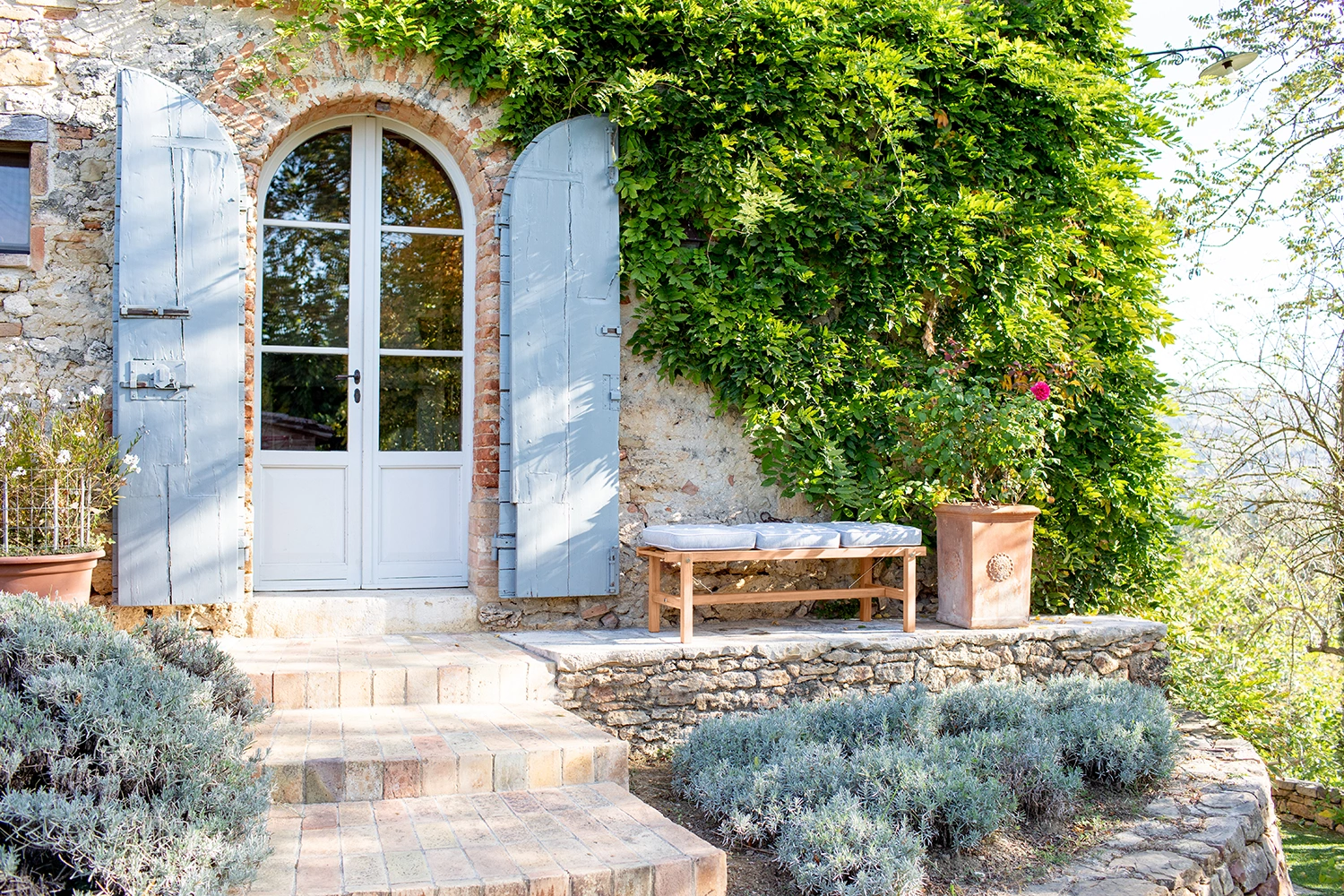 Bänk 45 redwood - med dynor