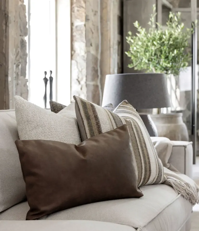 Kuddfodral Sassi stripe linen
