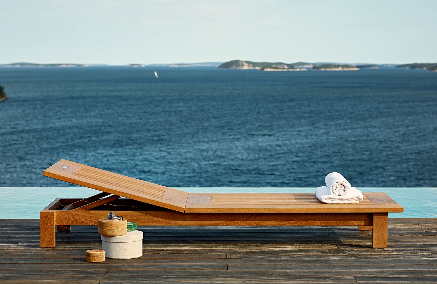 Skanör solsäng med hjul teak