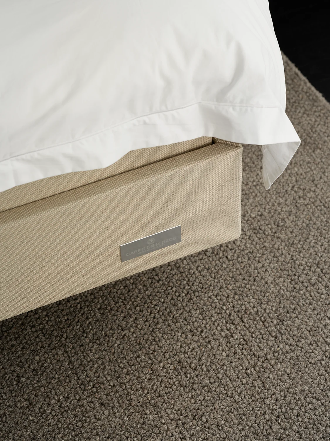Hällsö Textil säng / 180x200 / Harpö / Luxury