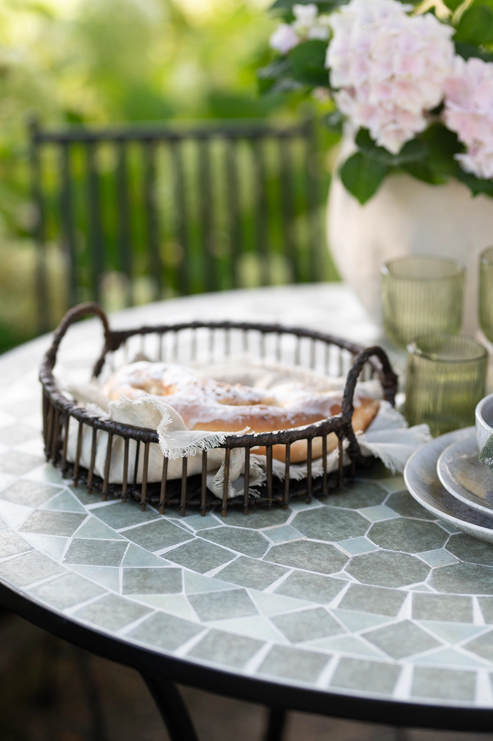 Venice mosaikbord Grönmelerad/Svart Ø70 cm