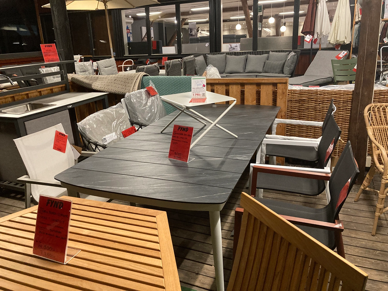 Callander matbord vit/mörk sten 208x100 cm