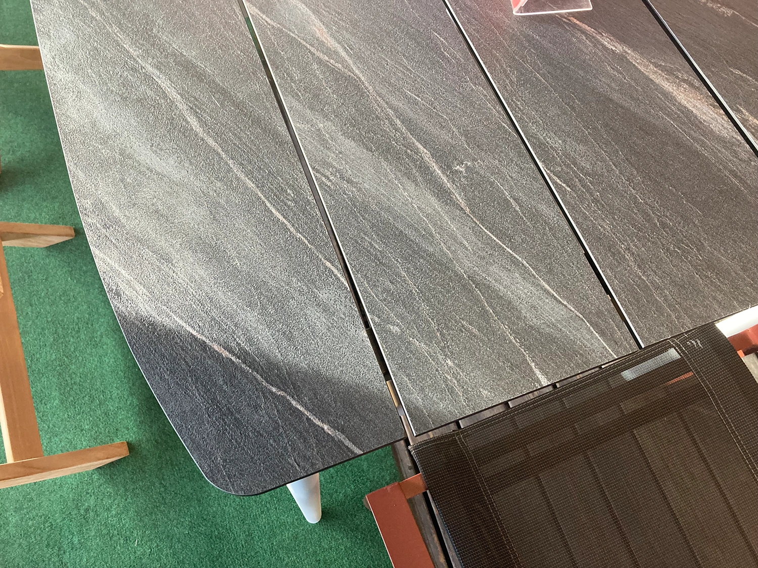 Callander matbord vit/mörk sten 208x100 cm