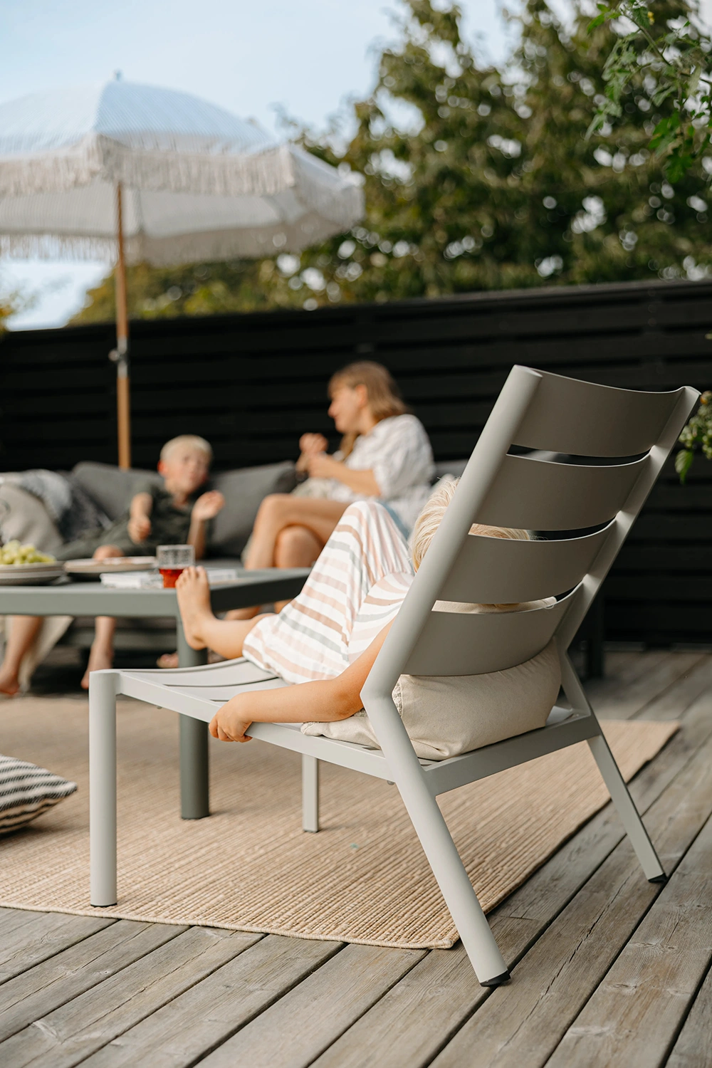 Delia loungefåtölj ljusgrå