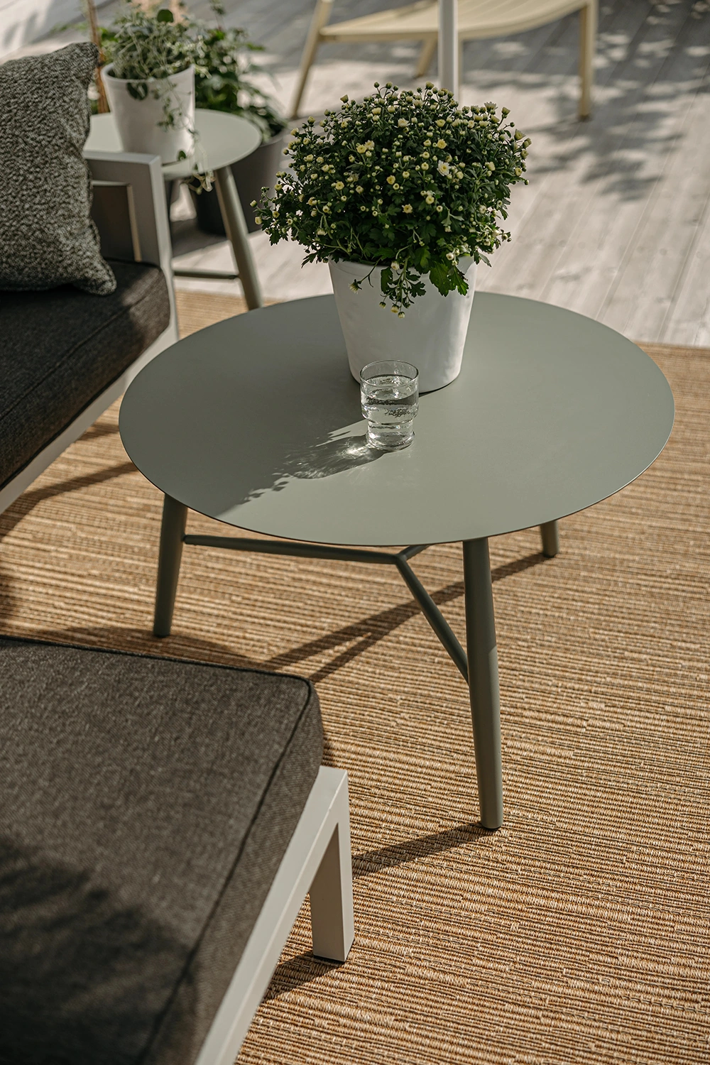 Vannes soffbord dusty green Ø60 cm