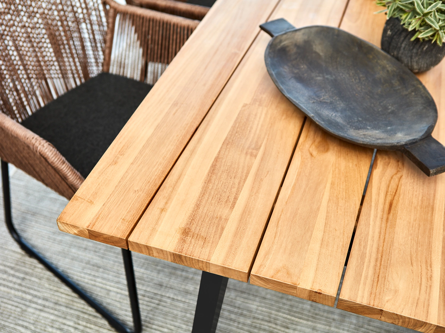 Laurion matbord svart/teak 230x100 cm