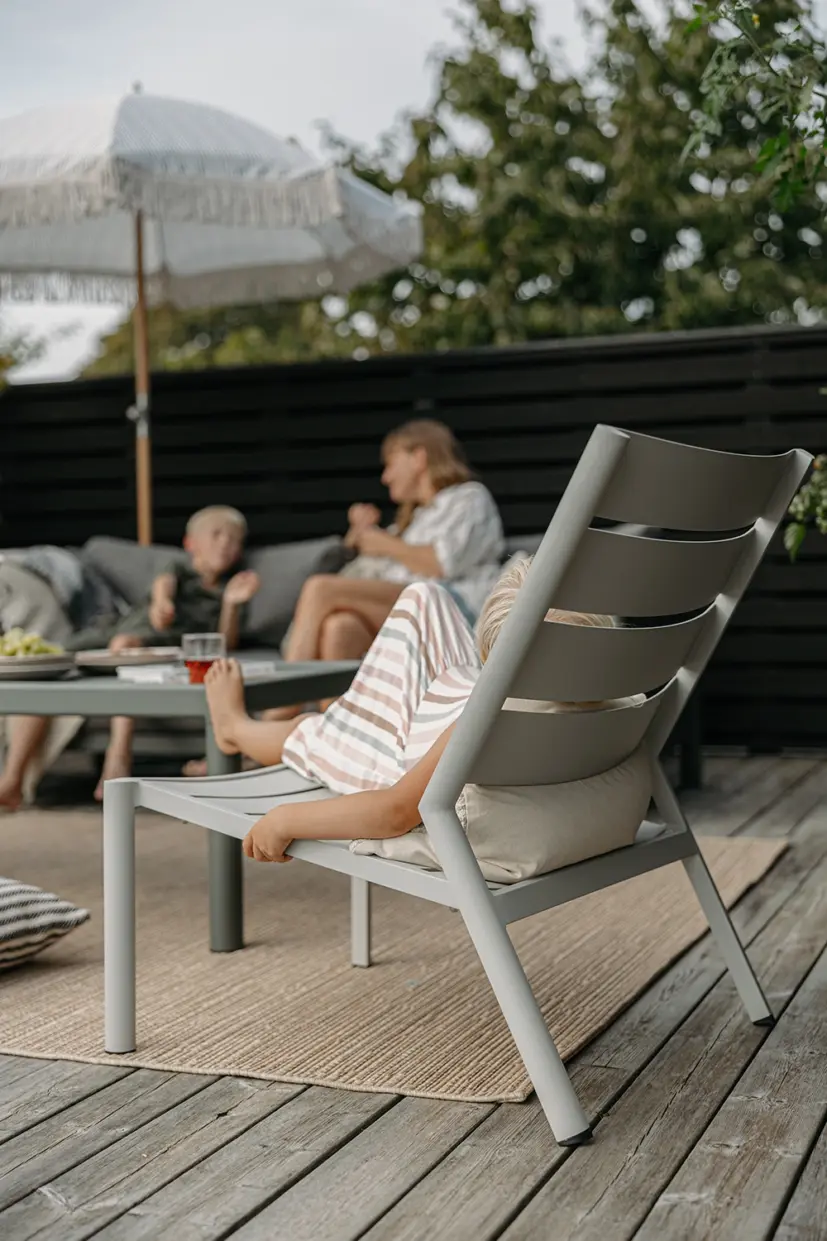 Delia loungefåtölj ljusgrå