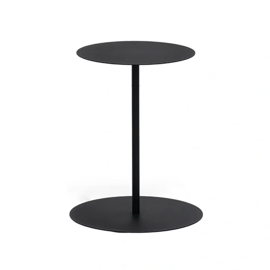 Jet Set sidobord i färgen svart, diameter är 35 cm och höjd 50 cm.