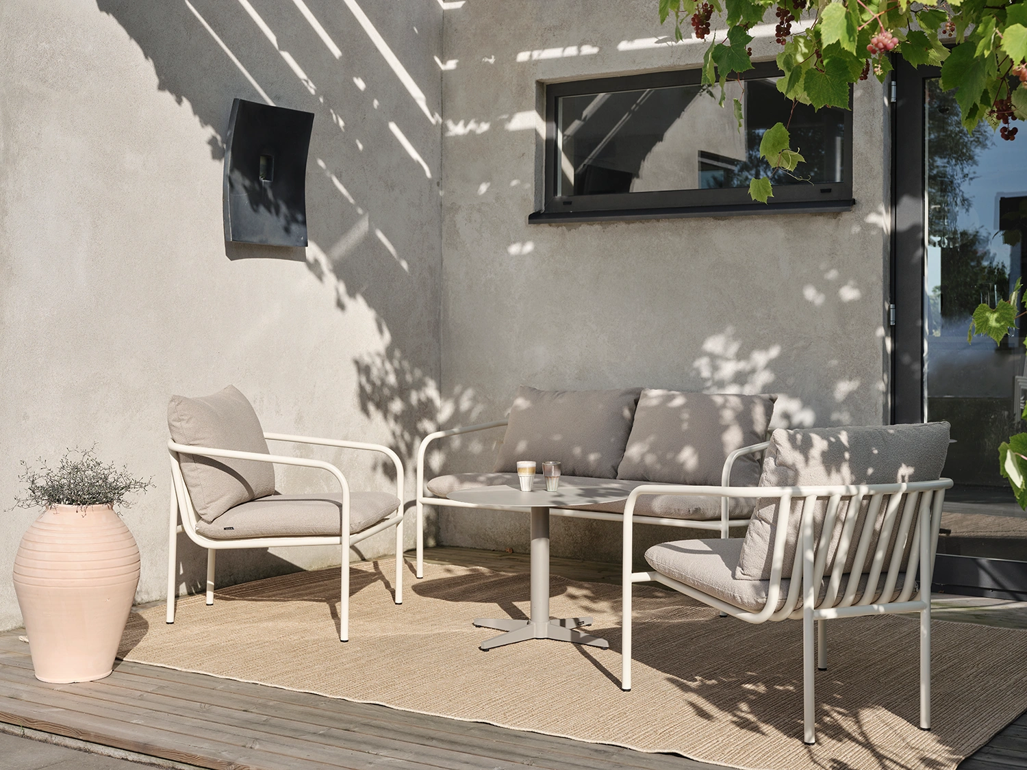 Bendt 2-sitssoffa pärlvit/teddy beige