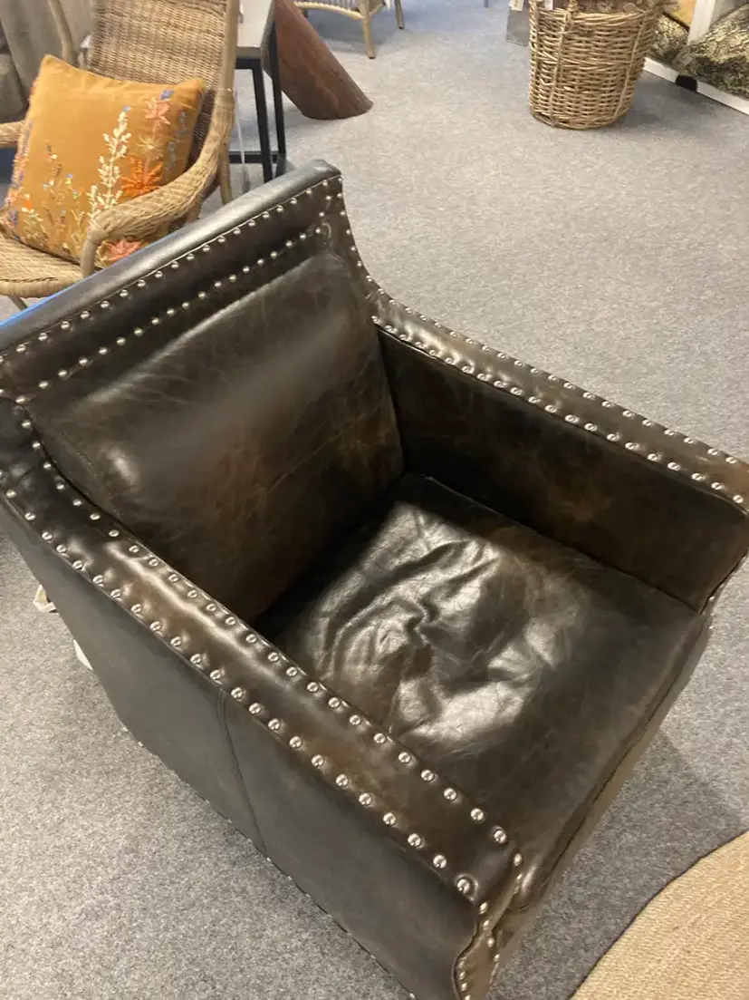 Nizam skinnfåtölj Fudge