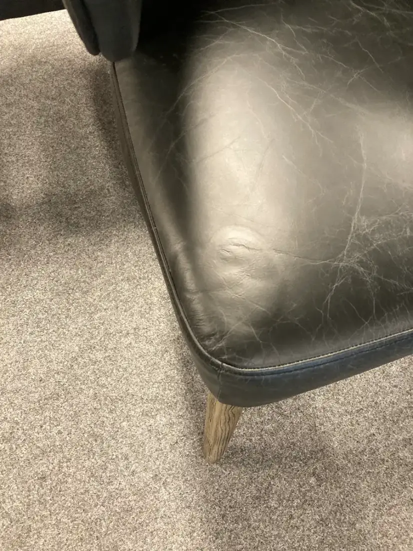 La Vella matstol svart skinn