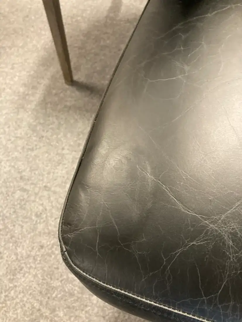 La Vella matstol svart skinn