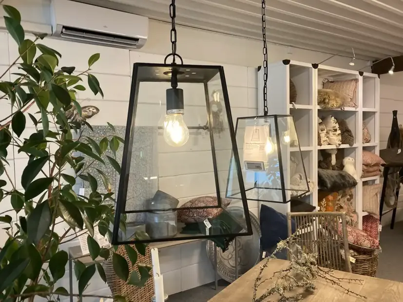 Slim city taklampa svart