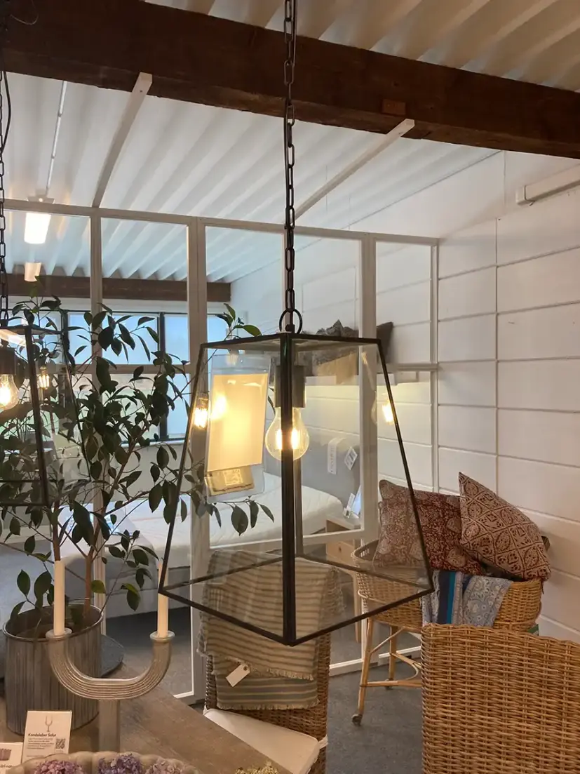 Slim city taklampa svart