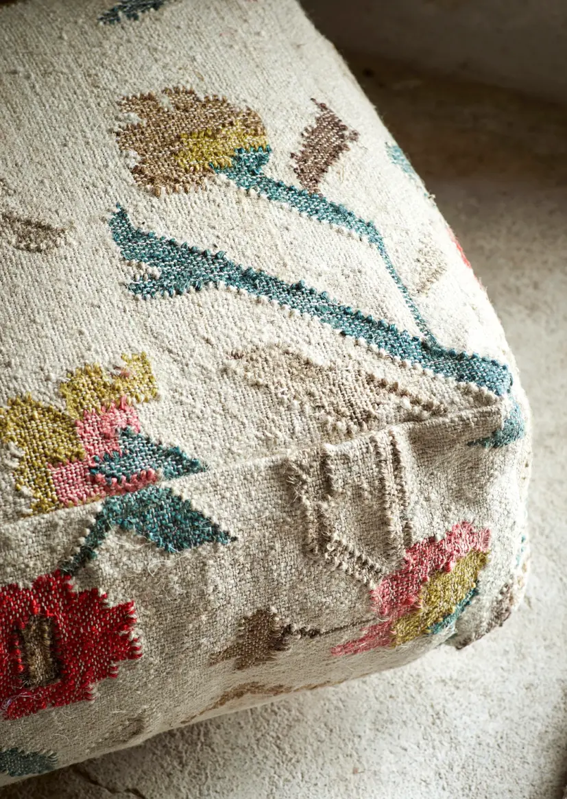 Sittpuff Jute offwhite blommor