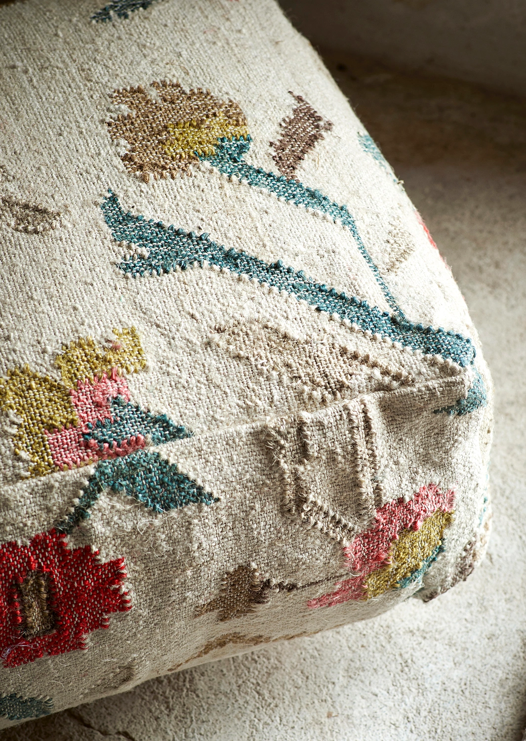 Sittpuff Jute offwhite blommor