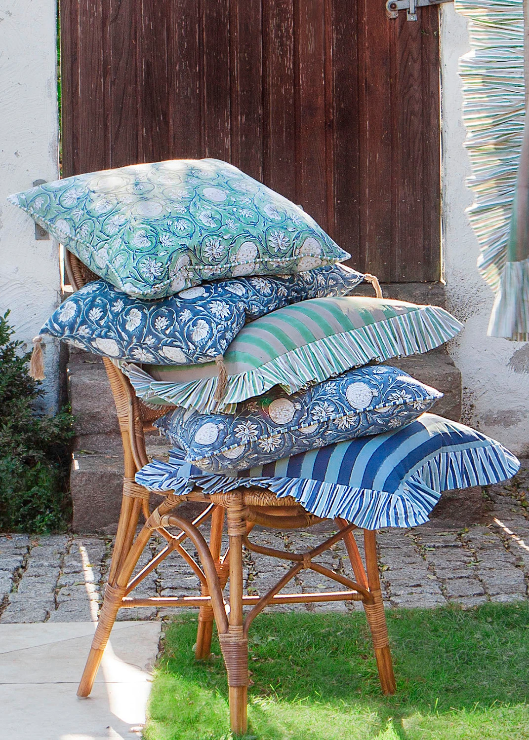 Kuddfodral med tofsar, Tangier Pomegranate blå 60x40 cm