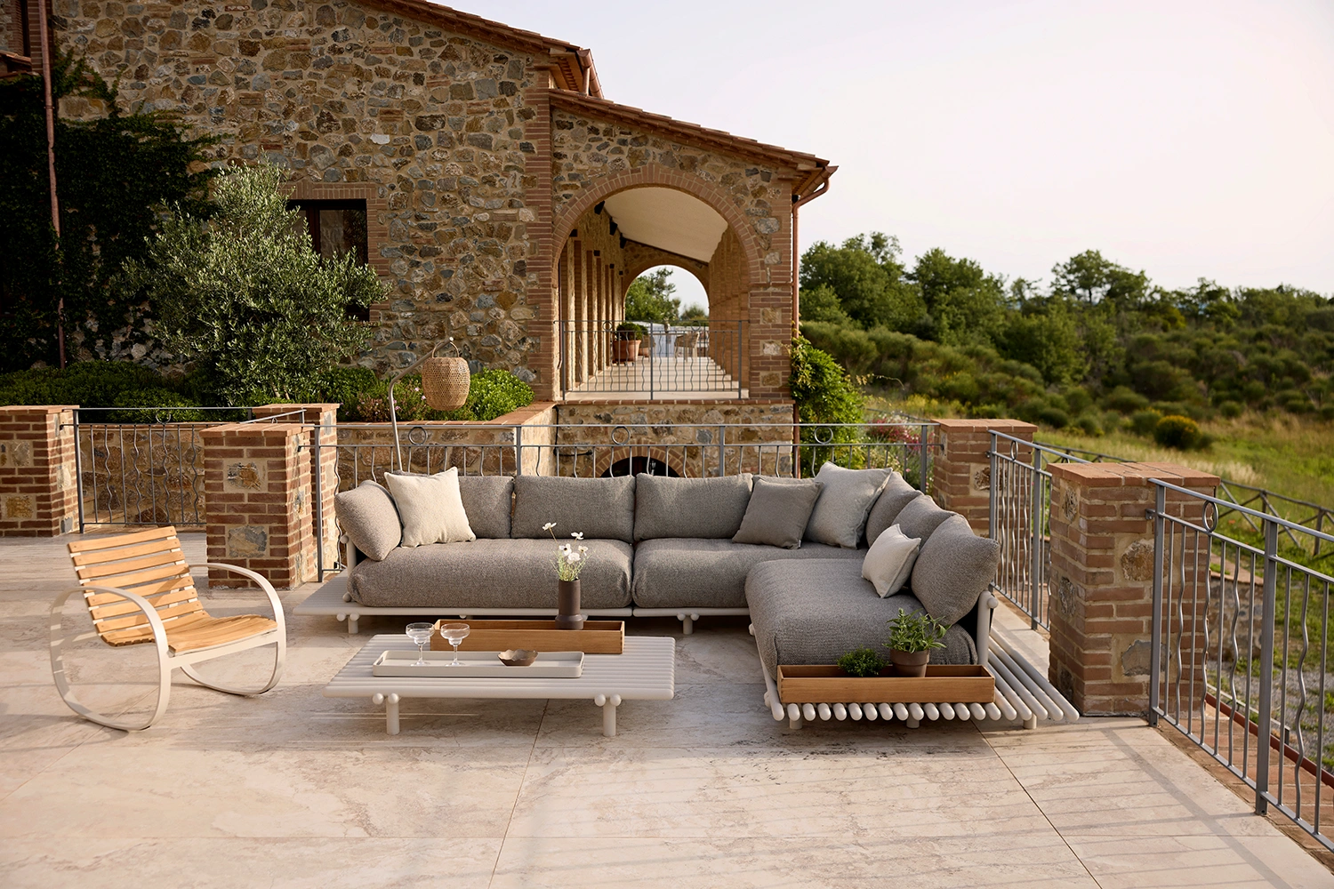 Sticks Platform hörnsoffa stor Alu sand inkl. dynor