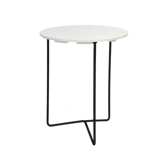 6B cafébord i vitlackad ek med svart stativ.