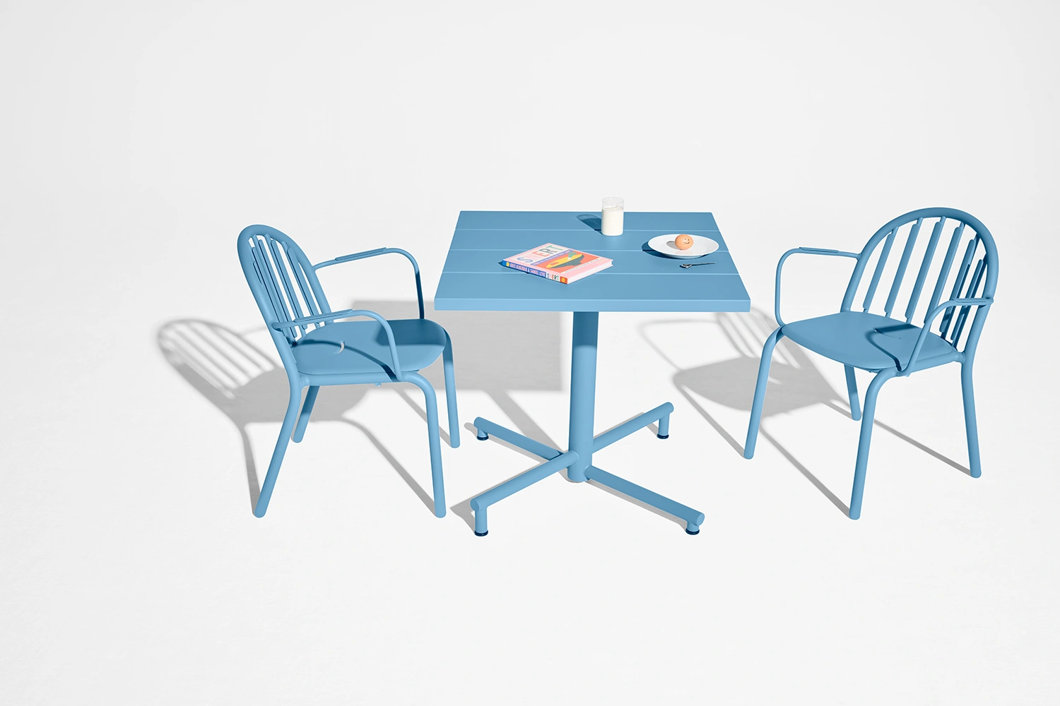 Fred's caféset square wave blue