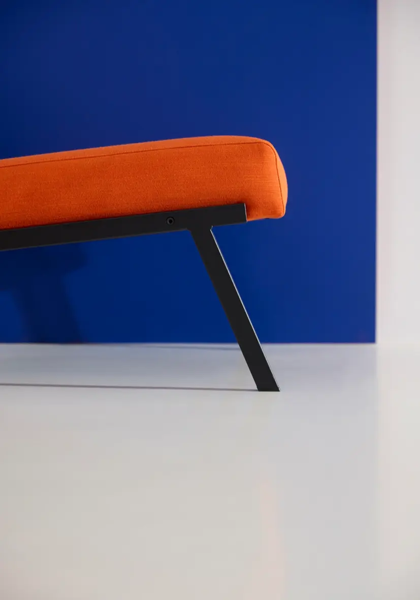Vikko fåtölj Special stripe/orange