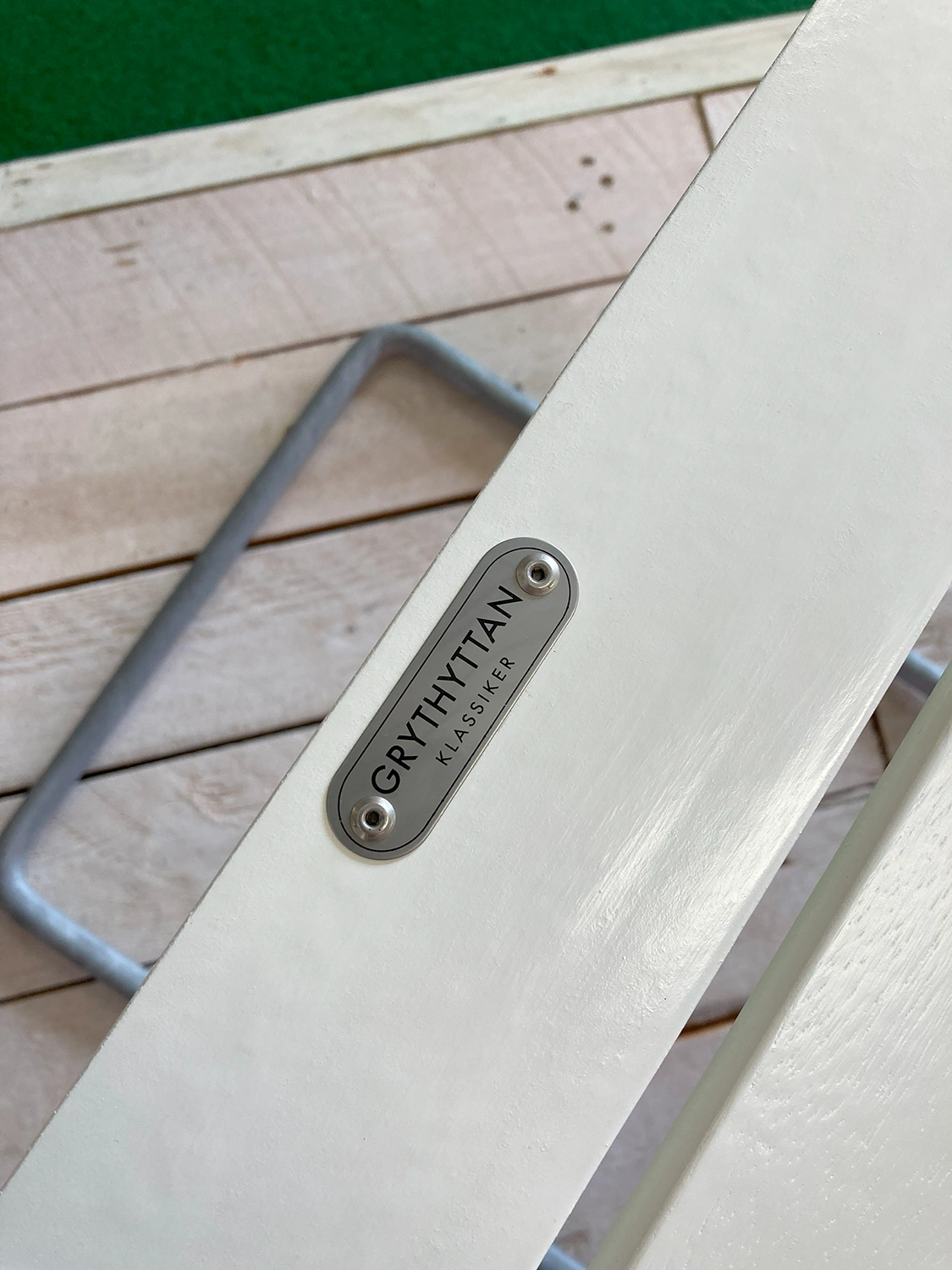 Klassikergrupp vit ek, Ø100 cm 4+1, inkl. dynor