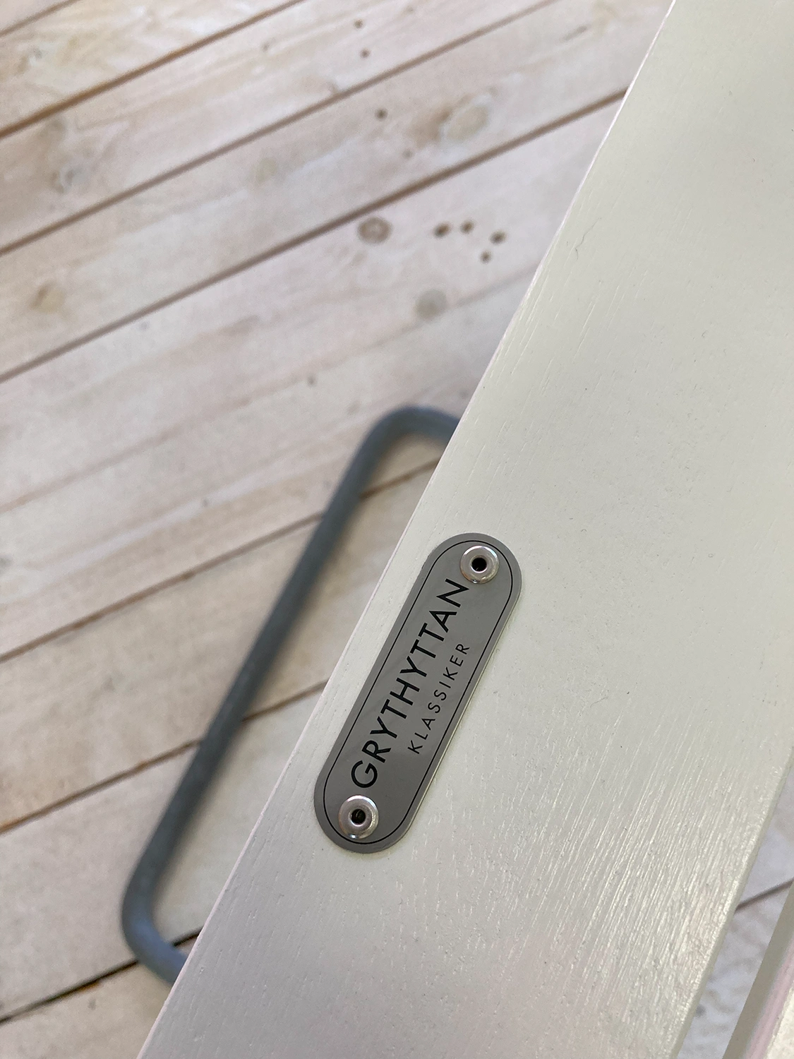 Klassikergrupp vit ek, Ø100 cm 4+1, inkl. dynor